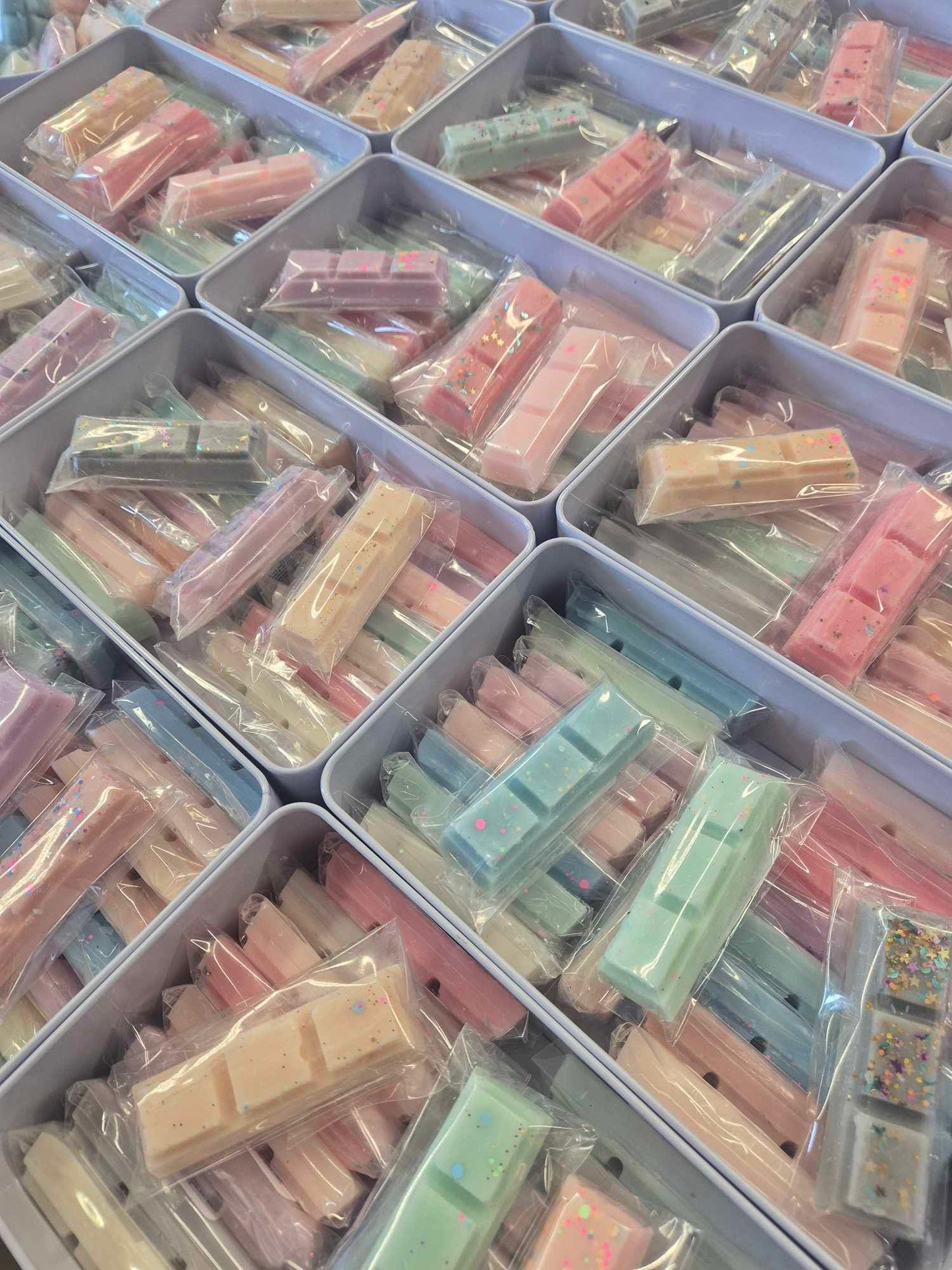 Rectangle wax melt storage tin comes with 20 wax melts - Highland cow Green Floral