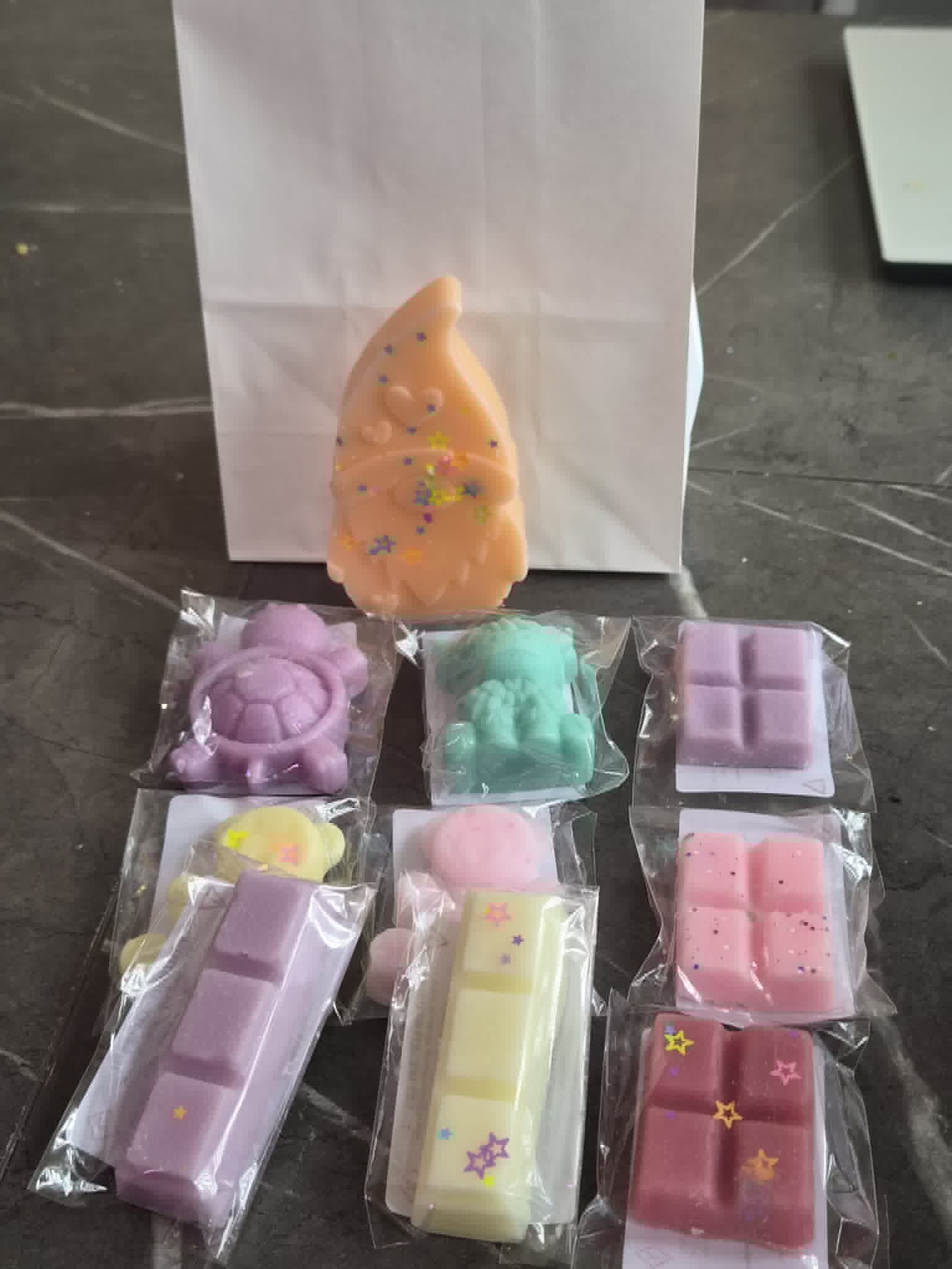 Fiver Friday 10 Scent Wax melt Bag (Buy 4 Bags Get one free)