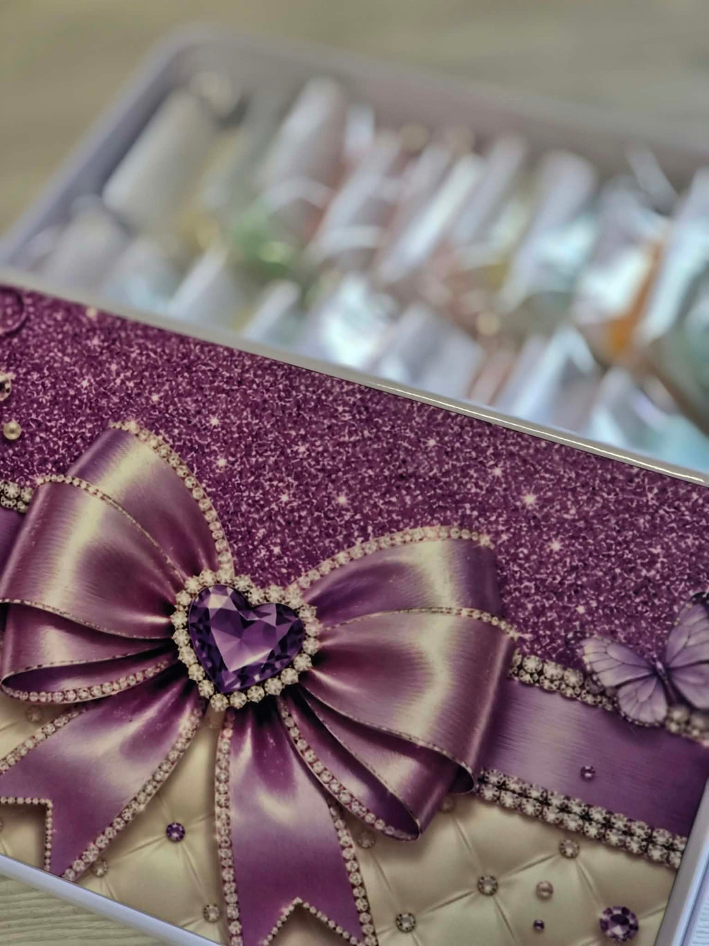 Purple Bow wax melt storage tin with 20 wax melts