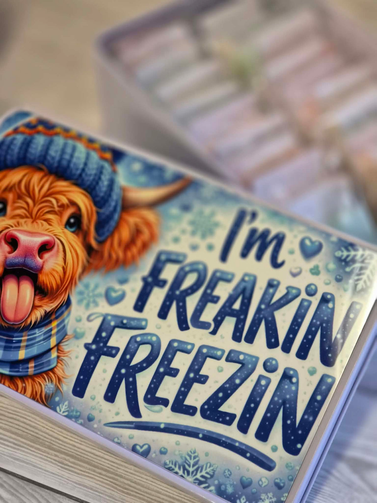 Highland cow im freezing wax melt storage tin with 20 wax melts