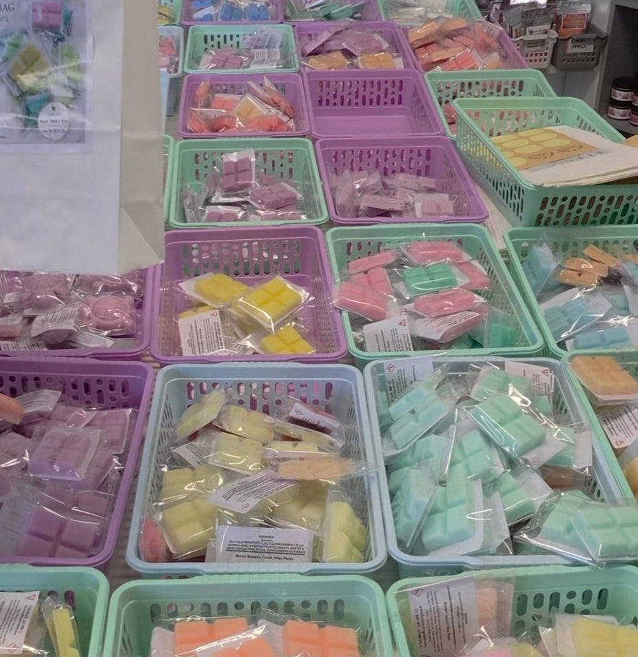 New wax melt pic n mix Bag 15 different scents (buy 4 get 1 free)